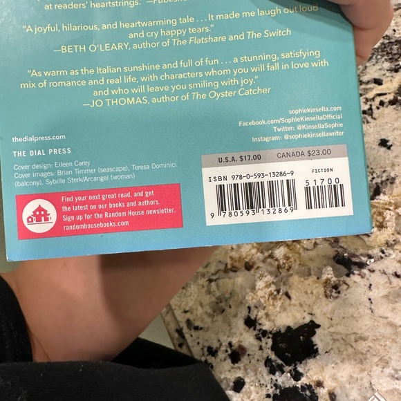 Book Bundle📚 - Picture 8 of 10